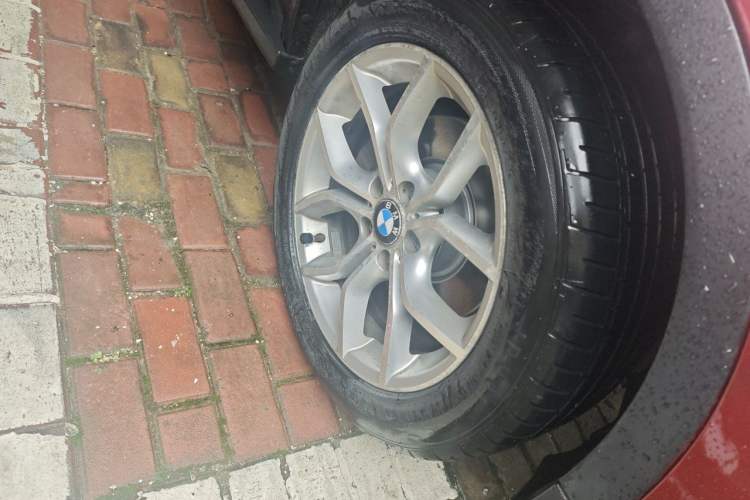 Used BMW X3 2011 xDrive28i Leading Model Right Front Wheel Hub