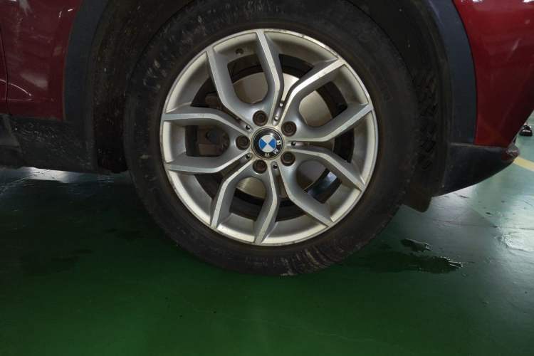Used BMW X3 2011 xDrive28i Leading Model Right Front Wheel Hub