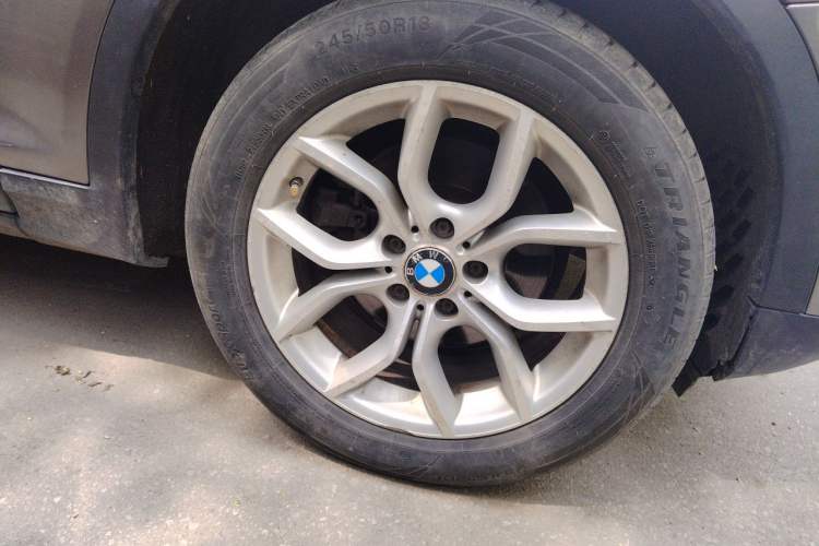 Used BMW X3 2011 xDrive28i Luxury Model Right Front Wheel Hub