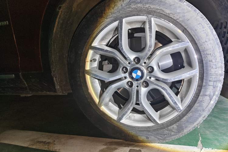 Used BMW X3 2011 xDrive28i Luxury Model Right Front Wheel Hub