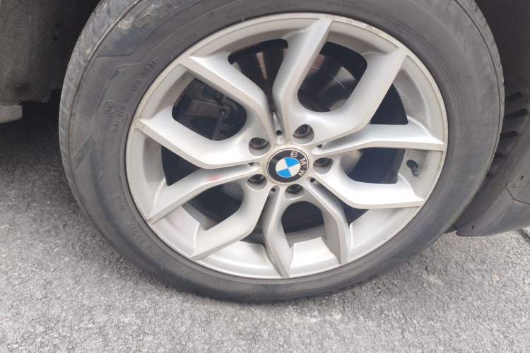 Used BMW X3 2011 xDrive28i Luxury Model Right Front Wheel Hub