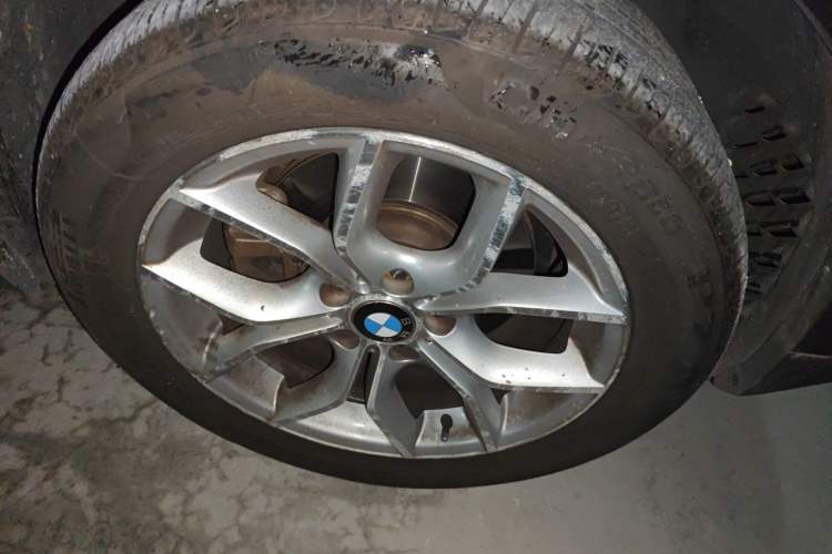 Used BMW X3 2011 xDrive28i Luxury Model Right Front Wheel Hub