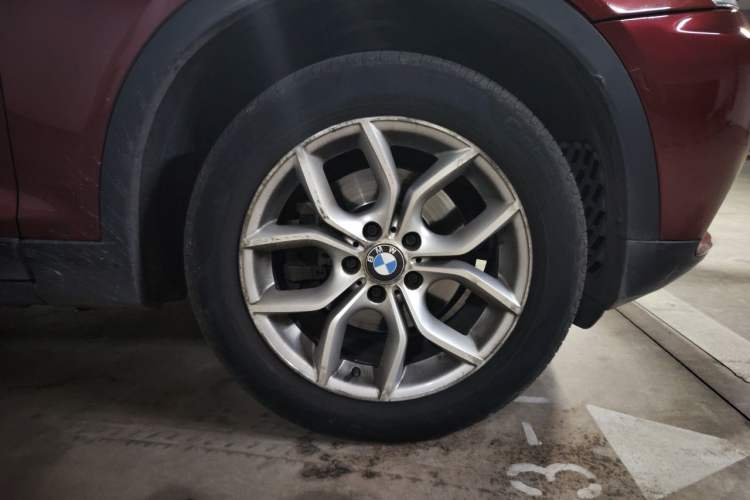 Used BMW X3 2011 xDrive28i Luxury Model Right Front Wheel Hub