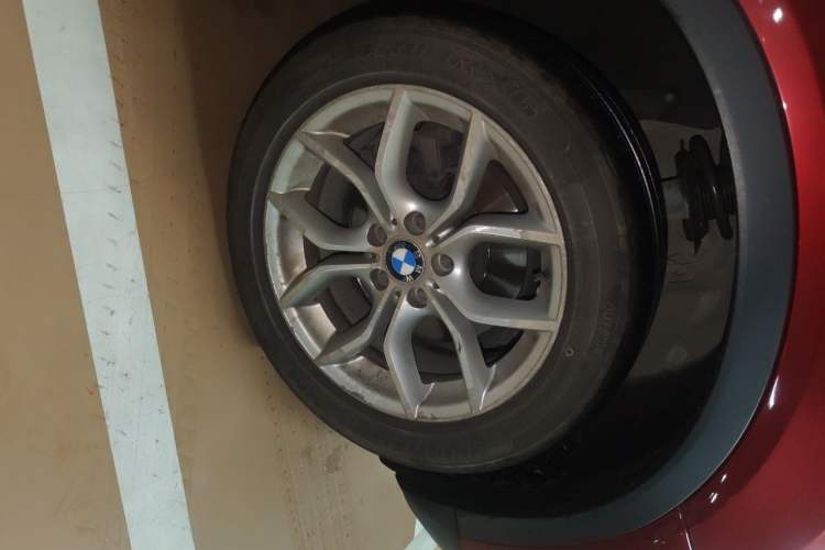 Used BMW X3 2011 xDrive28i Luxury Model Right Front Wheel Hub
