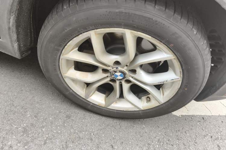 Used BMW X3 2011 xDrive28i Luxury Model Right Front Wheel Hub