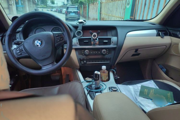 Used BMW X3 2011 xDrive28i Leading Model Center Console