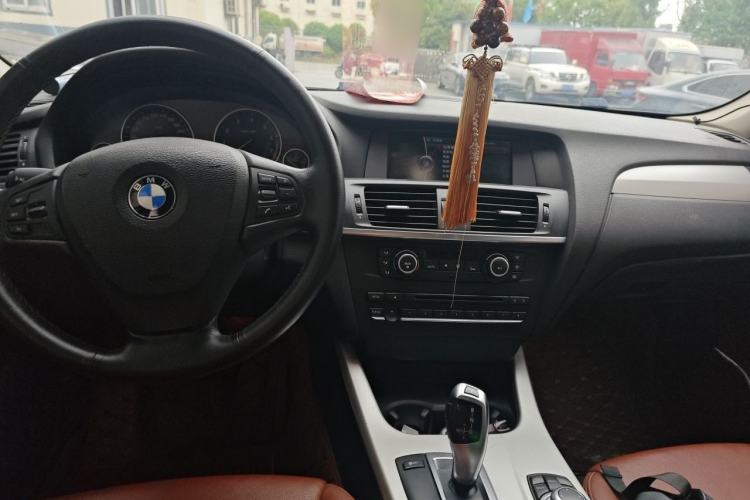 Used BMW X3 2011 xDrive28i Leading Model Center Console