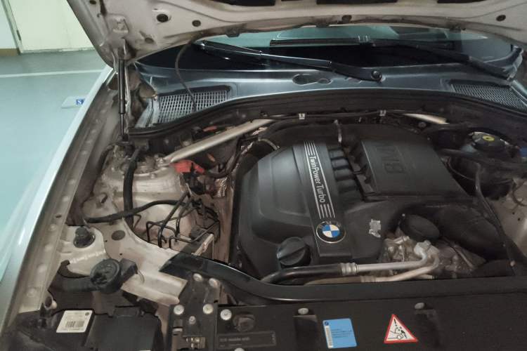 Used BMW X3 2011 xDrive35i Luxury Model Engine Bay Right