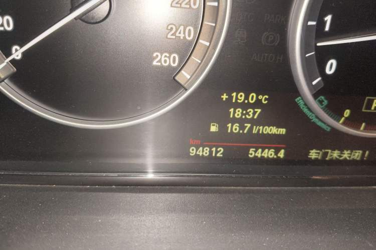 Used BMW X3 2011 xDrive35i Luxury Model Odometer Close Up