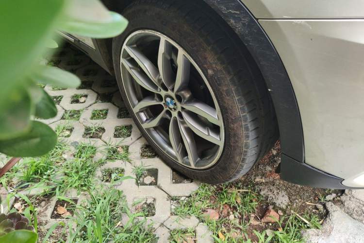 Used BMW X3 2011 xDrive35i Luxury Model Right Front Wheel Hub