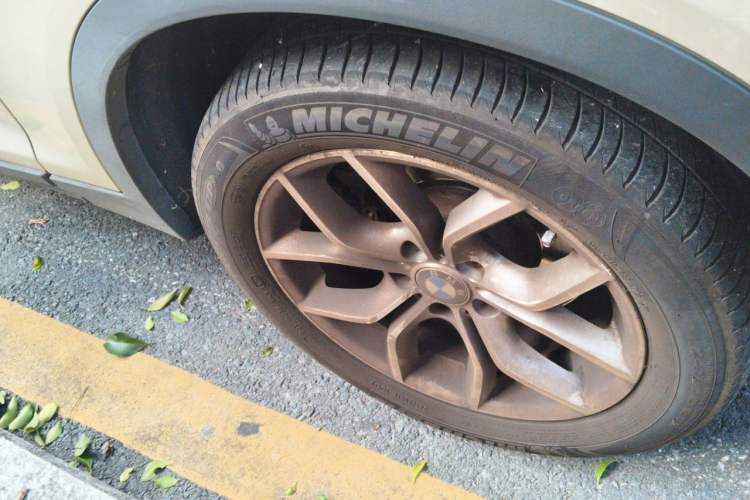 Used BMW X3 2011 xDrive28i Leading Model Right Front Wheel Hub