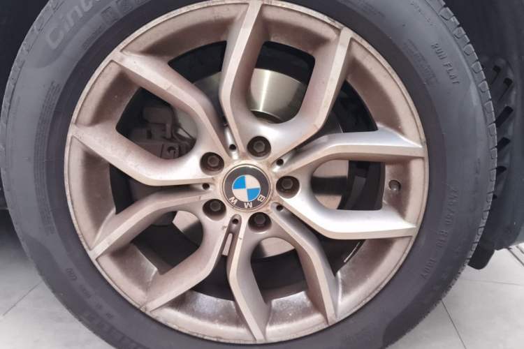 Used BMW X3 2011 xDrive28i Luxury Model Right Front Wheel Hub