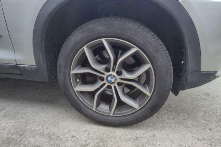 Used BMW X3 2011 xDrive28i Leading Model Right Front Wheel Hub