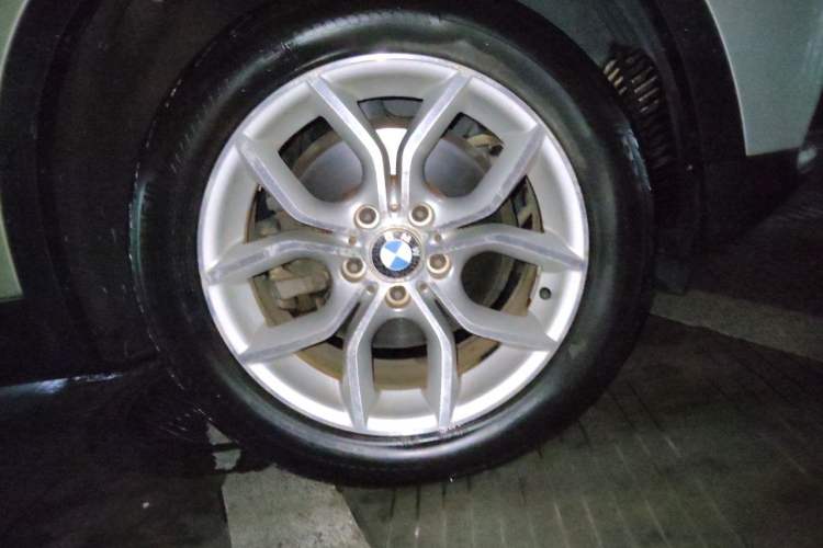 Used BMW X3 2011 xDrive28i Luxury Model Right Front Wheel Hub