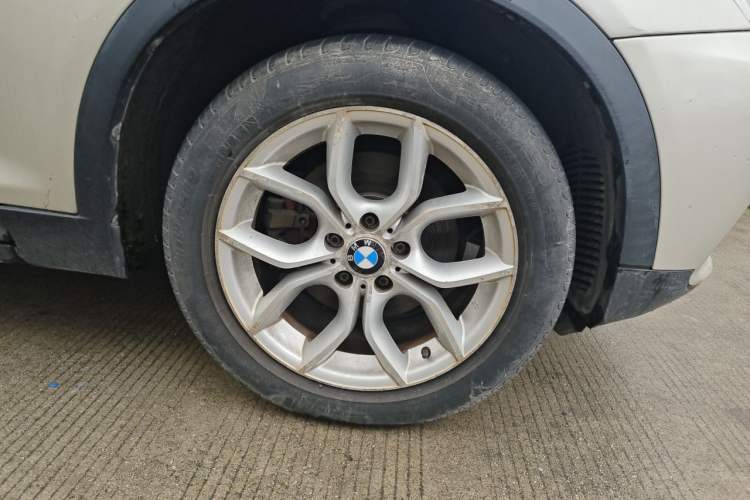 Used BMW X3 2011 xDrive28i Leading Model Right Front Wheel Hub
