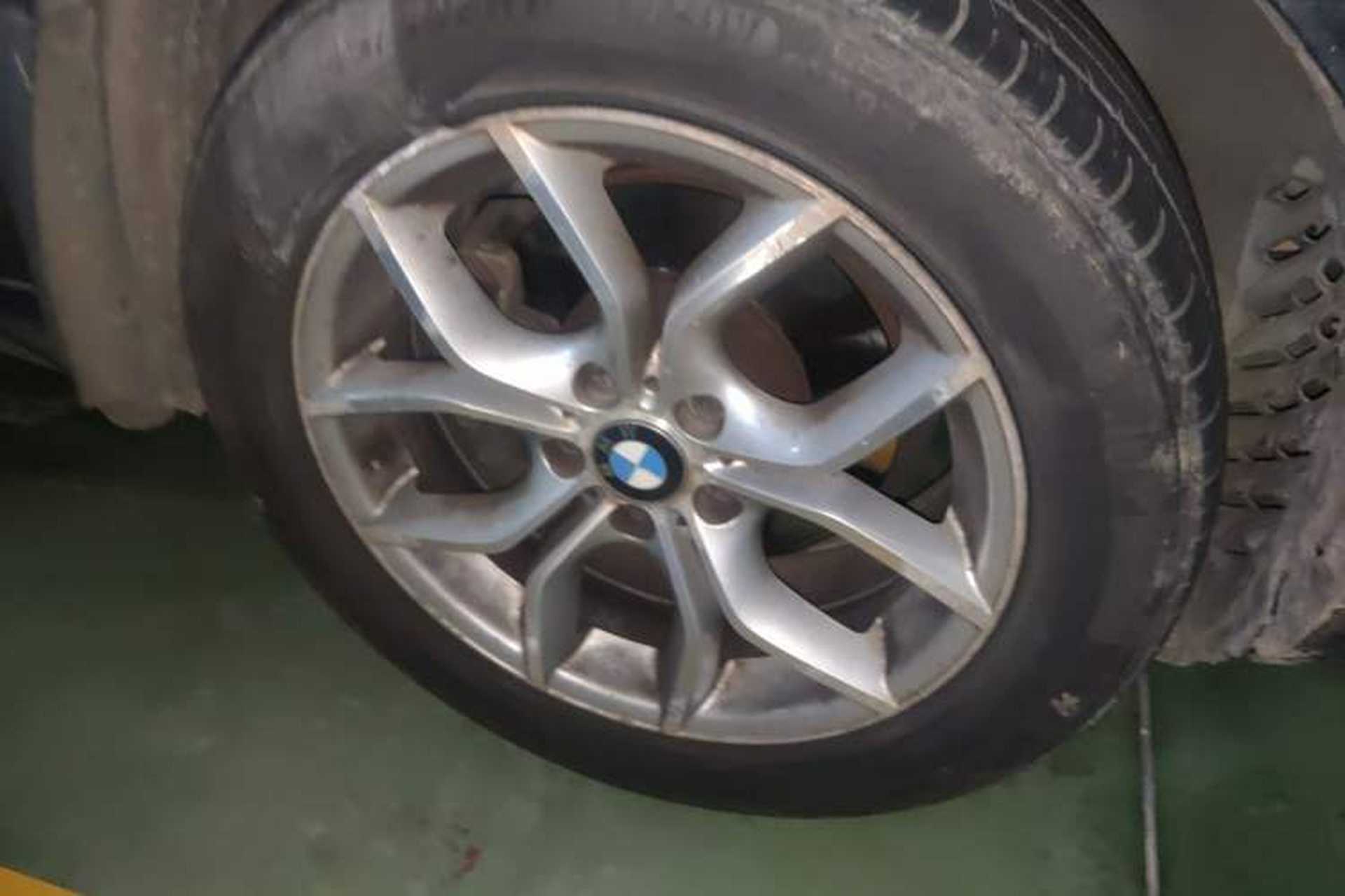Used BMW X3 2011 xDrive28i Luxury Model Right Front Wheel Hub