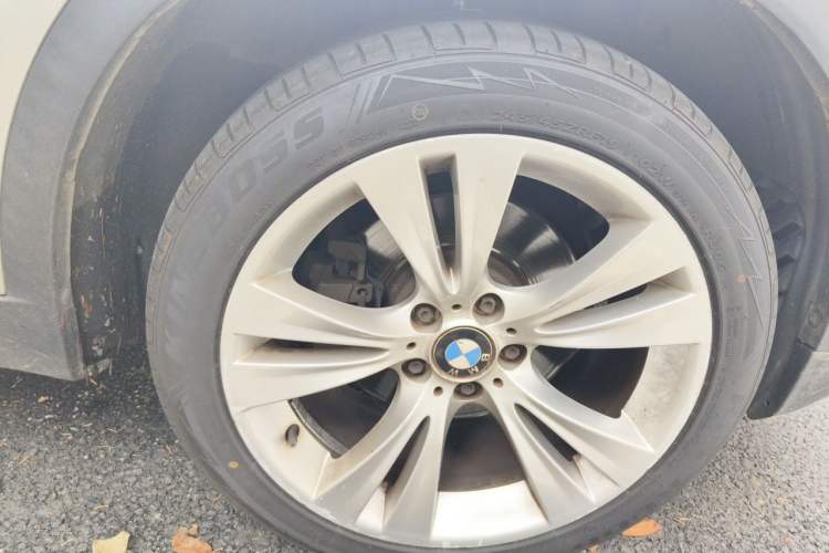 Used BMW X3 2011 xDrive35i Luxury Model Right Front Wheel Hub