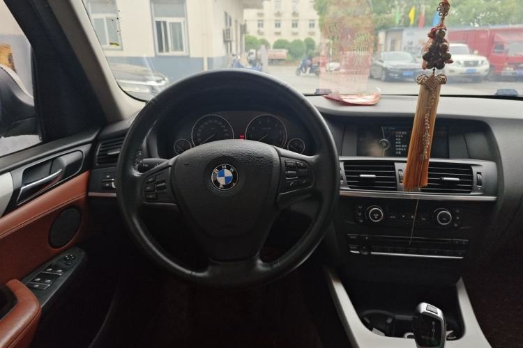 Used BMW X3 2011 xDrive28i Leading Model Steering Wheel