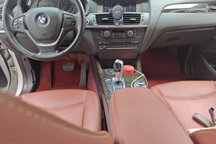 Used BMW X3 2011 xDrive28i Luxury Model Center Console