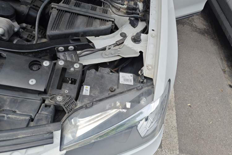 Used BMW X3 2011 xDrive28i Luxury Model Engine Bay Left