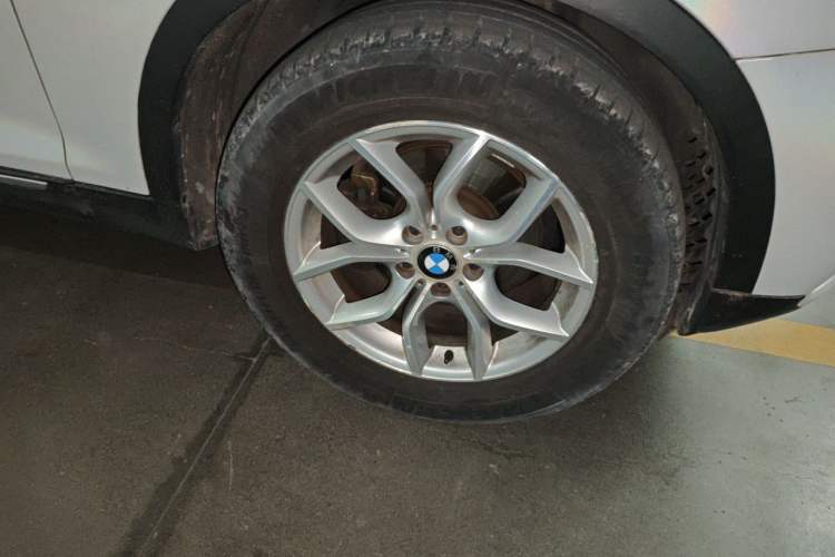 Used BMW X3 2011 xDrive28i Luxury Model Right Front Wheel Hub