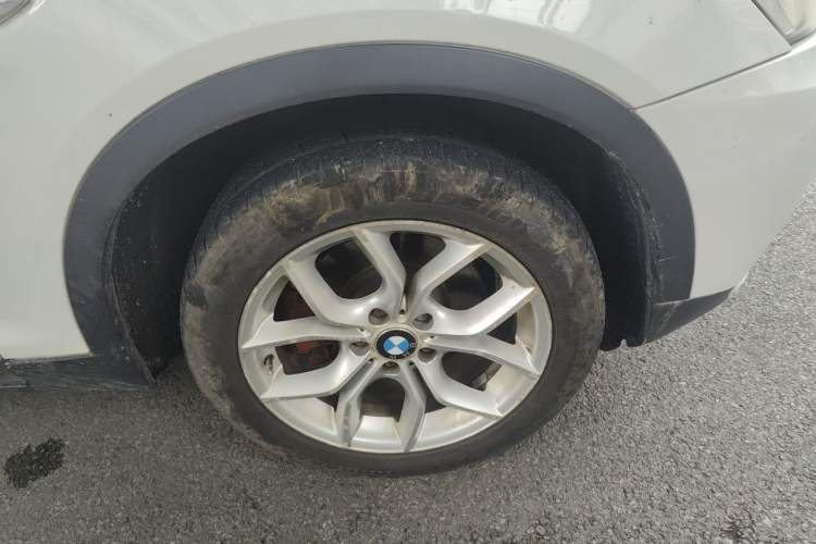 Used BMW X3 2011 xDrive28i Leading Model Right Front Wheel Hub