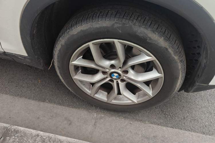 Used BMW X3 2011 xDrive28i Luxury Model Right Front Wheel Hub