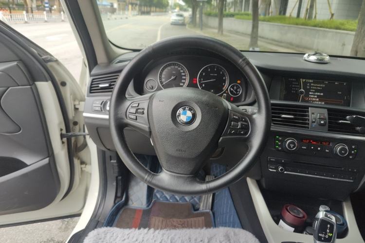 Used BMW X3 2011 xDrive28i Leading Model Steering Wheel