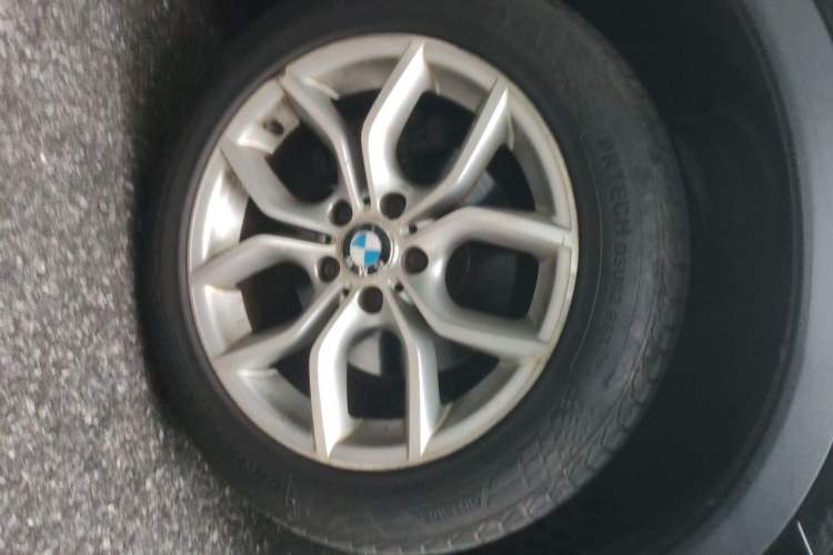 Used BMW X3 2012 xDrive28i Leading Model Right Front Wheel Hub