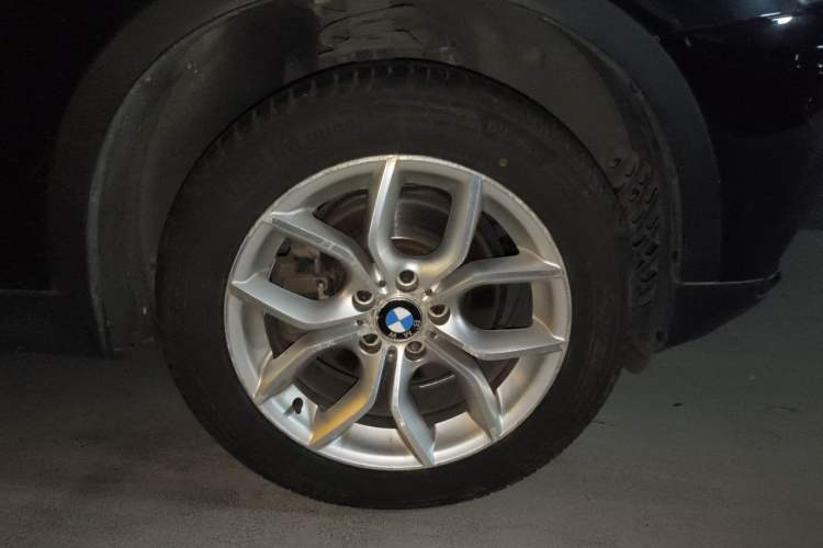 Used BMW X3 2012 xDrive28i Leading Model Right Front Wheel Hub