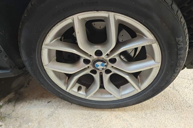 Used BMW X3 2012 xDrive28i Luxury Model Right Front Wheel Hub