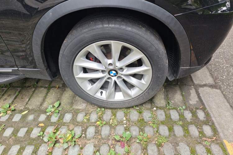 Used BMW X3 2012 xDrive20i Luxury Model Right Front Wheel Hub