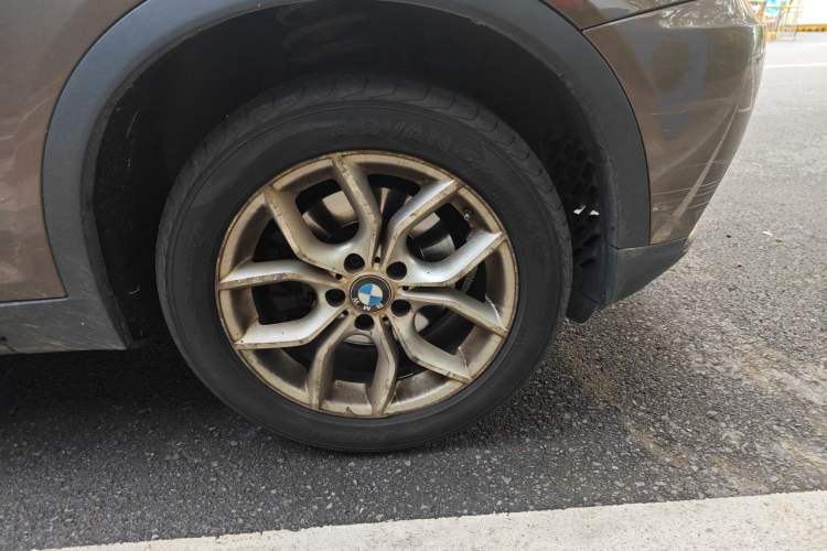 Used BMW X3 2012 xDrive28i Luxury Model Right Front Wheel Hub