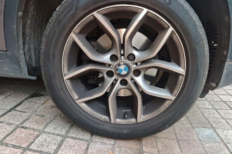 Used BMW X3 2012 xDrive28i Leading Model Right Front Wheel Hub