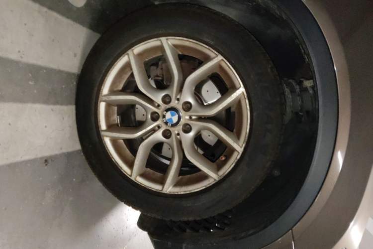 Used BMW X3 2012 xDrive28i Leading Model Right Front Wheel Hub