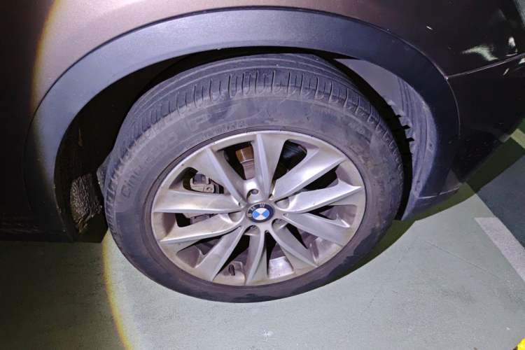 Used BMW X3 2012 xDrive20i Luxury Model Right Front Wheel Hub