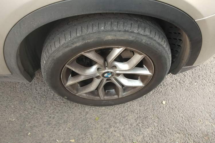 Used BMW X3 2012 xDrive28i Luxury Model Right Front Wheel Hub