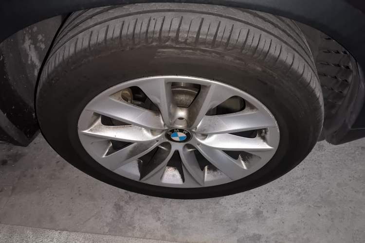 Used BMW X3 2012 xDrive20i Luxury Model Right Front Wheel Hub