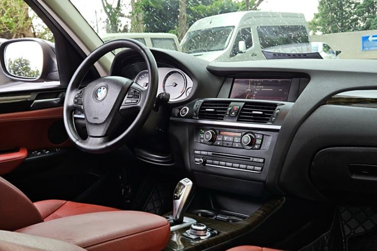 Used BMW X3 2012 xDrive20i Luxury Model Interior 11