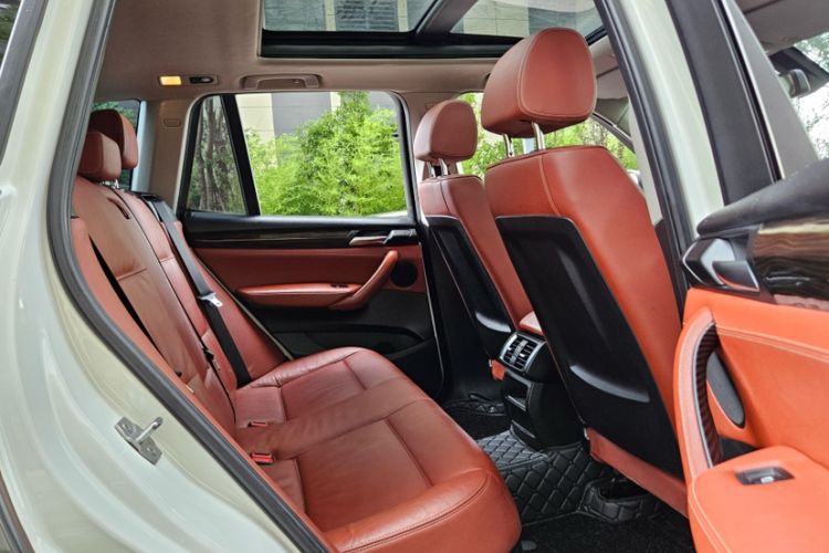 Used BMW X3 2012 xDrive20i Luxury Model Interior 12