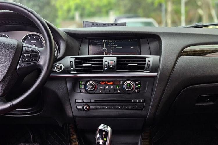 Used BMW X3 2012 xDrive20i Luxury Model Interior 6