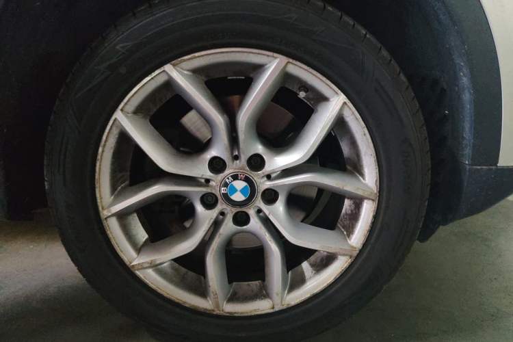 Used BMW X3 2012 xDrive28i Leading Model Right Front Wheel Hub