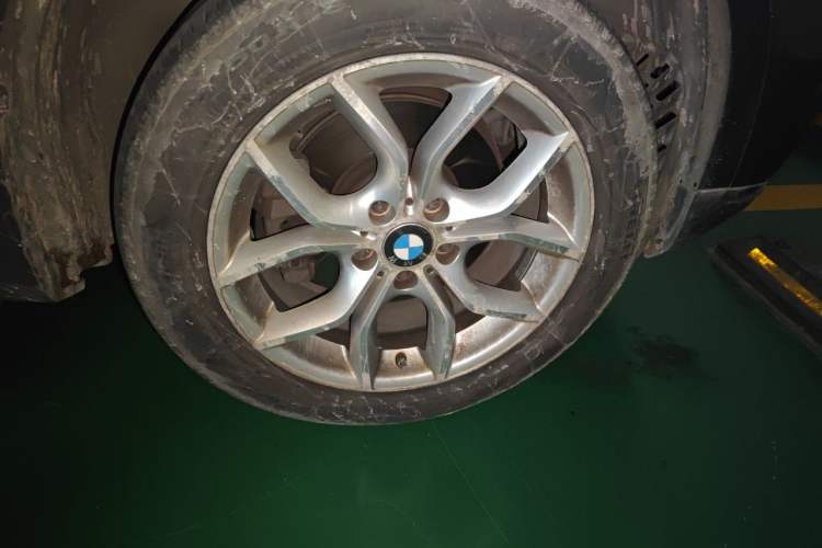 Used BMW X3 2012 xDrive28i Luxury Model Right Front Wheel Hub