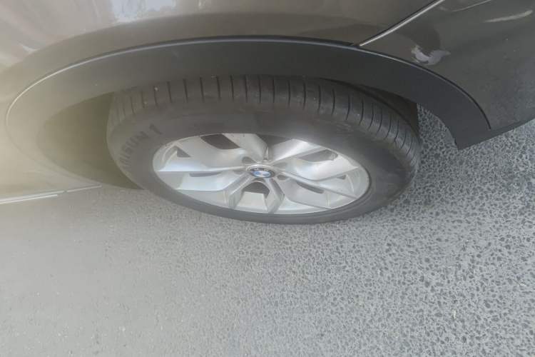 Used BMW X3  Right Front Wheel Hub
