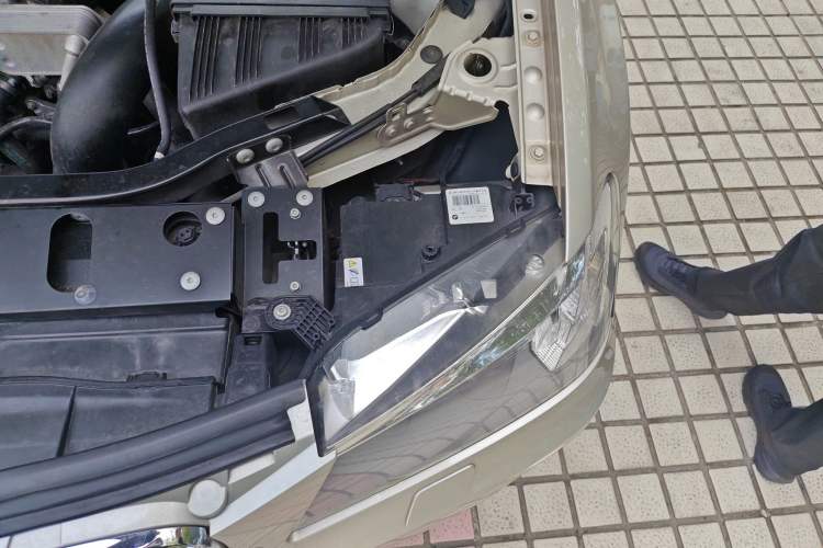 Used BMW X3 2012 xDrive28i Luxury Model Engine Bay Left