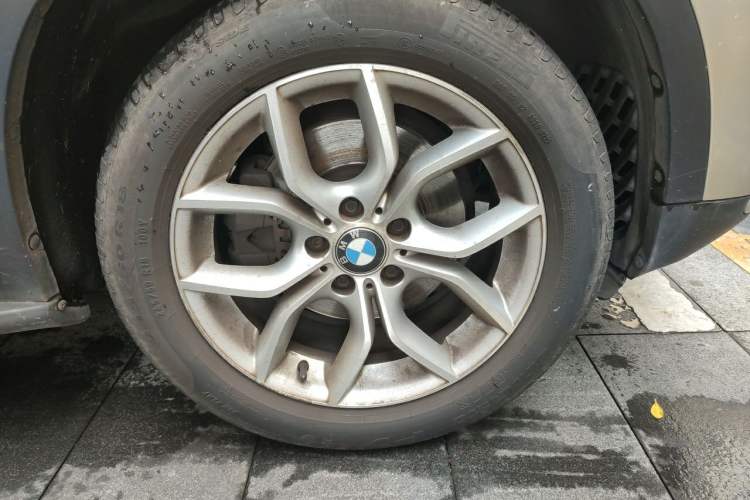 Used BMW X3 2012 xDrive28i Leading Model Right Front Wheel Hub