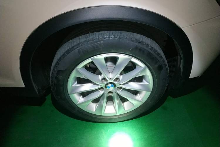 Used BMW X3 2012 xDrive20i Luxury Model Right Front Wheel Hub