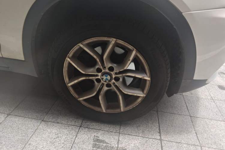 Used BMW X3 2012 xDrive28i Luxury Model Right Front Wheel Hub
