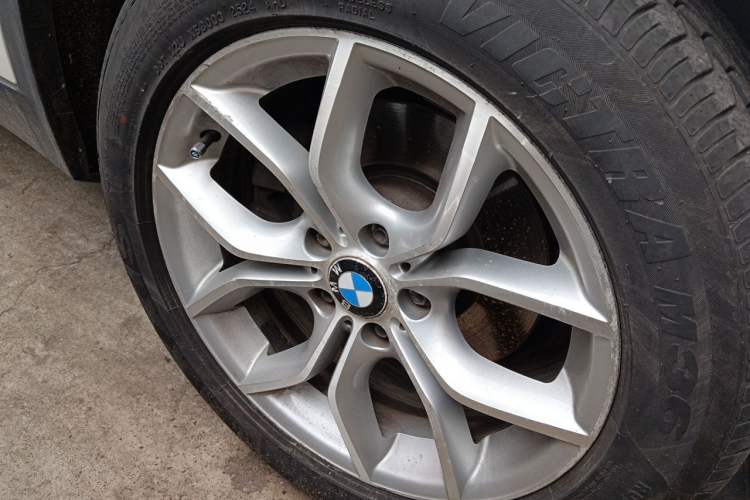 Used BMW X3 2012 xDrive28i Leading Model Right Front Wheel Hub
