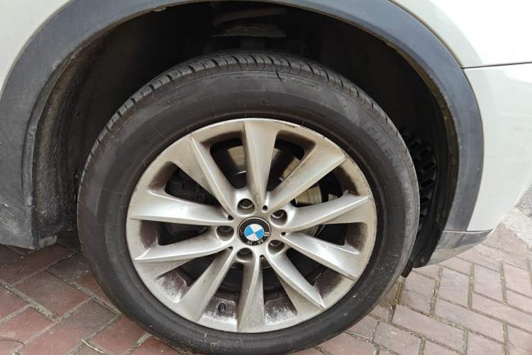 Used BMW X3 2012 xDrive20i Luxury Model Right Front Wheel Hub